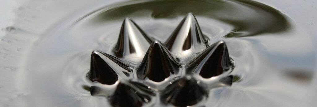 ferrofluid spikes in magnetic field